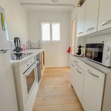 Apartment Avec Terrasse Et Parking A Saint-raphael